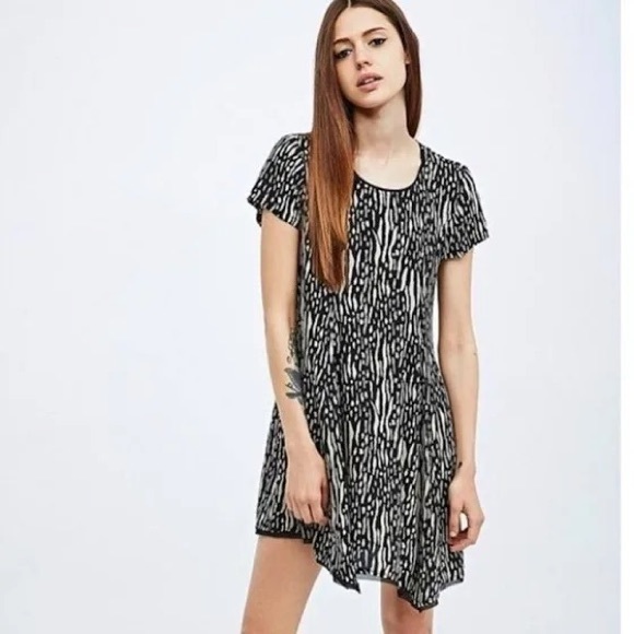 silence + noise Dresses & Skirts - Urban Outfitters Silence + Noise Witchy Tee Dress, size XS